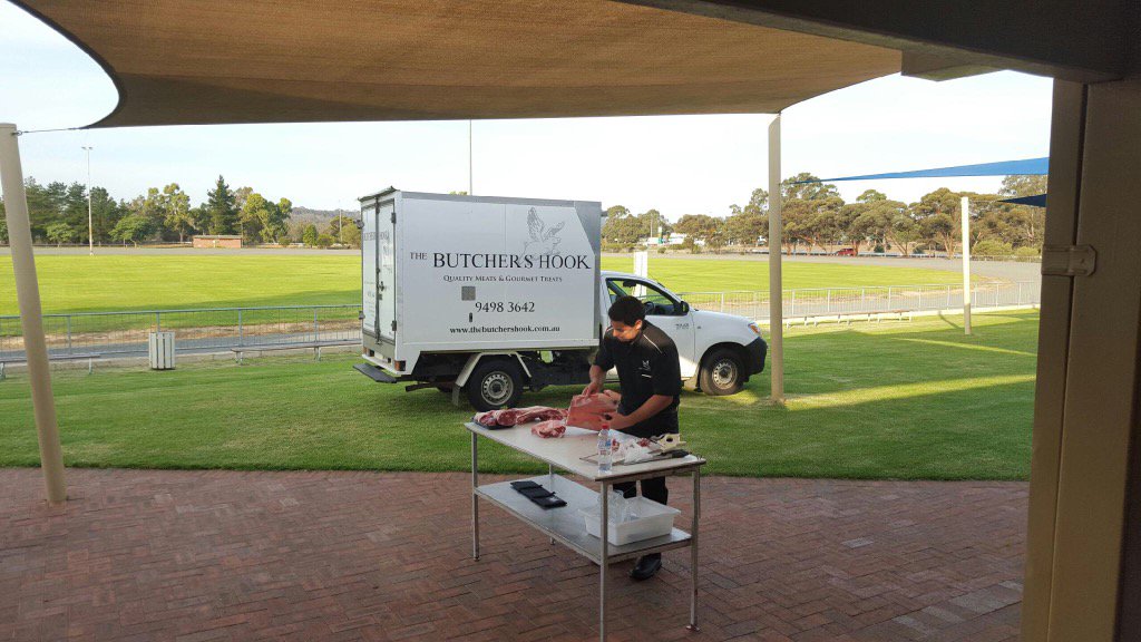 PrimeAgWL's tweet photo. #ButchersHook putting on a show. Cutting out #Vince Garreffa. #PrimeAg Animal Health/trade fair #chop chop https://t.co/kXh9udtLy0