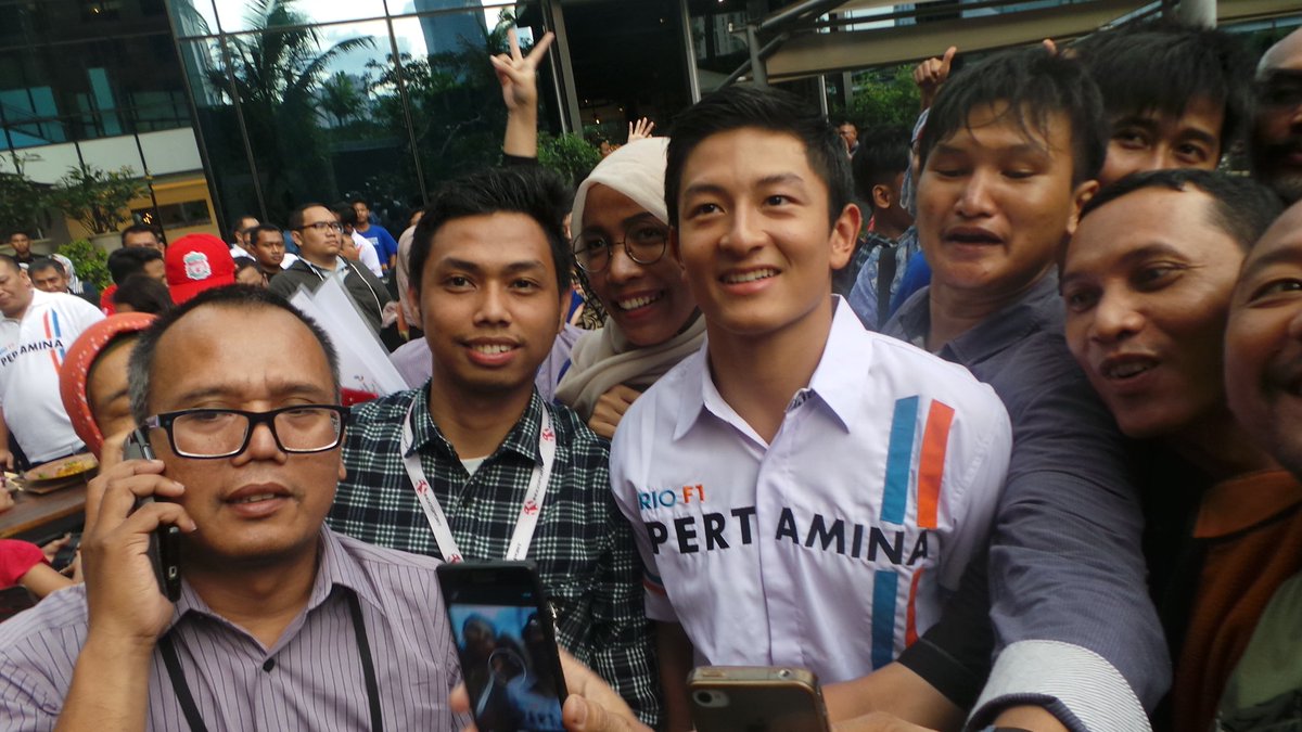 OfficialFastron's tweet photo. Foto bersama para wartawan di Media Gathering Fastron After Race with @RHaryantoracing #PrestasiFastron https://t.co/1N6PVPSJpv