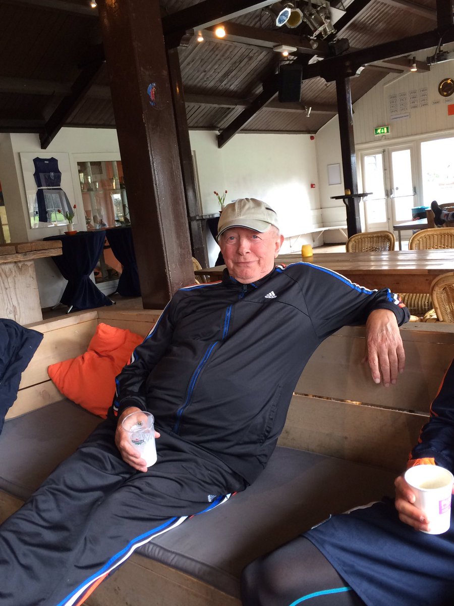 Tijdens de dubbeltraining met @hcbloemendaal bijpraten met mijn grote vriend