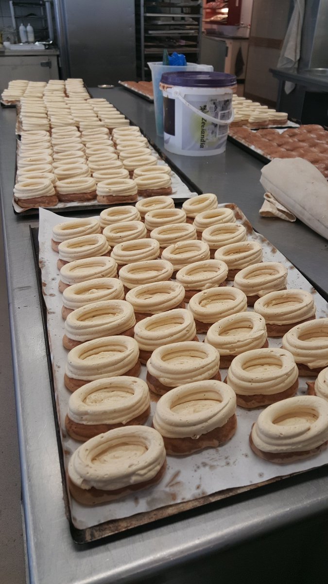 Kent u onze caramelgebakjes al ???  Om je vingers bij op te eten ..... #ambacht #breda