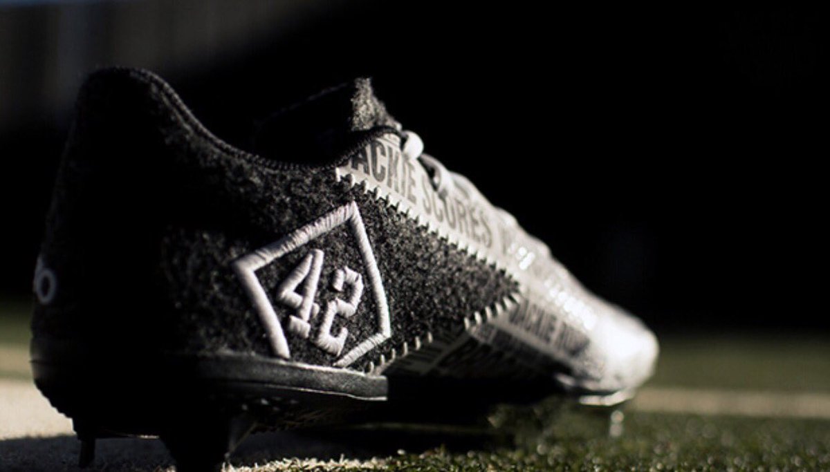 darrenrovell's tweet photo. Adidas giving these Jackie Robinson cleats to their players for Jackie Robinson Day (4/15) https://t.co/YJpxrDTemj