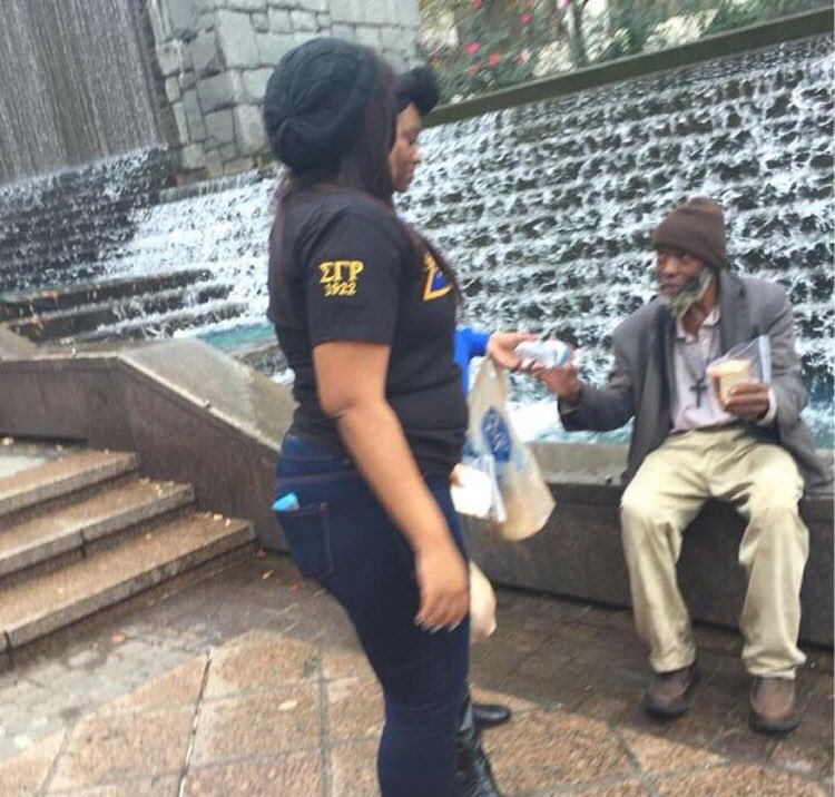 og_sgrho's tweet photo. Fall'15 Feeding The Homeless On The Campus Of Georgia State University.
#GreatServiceGreaterProgress
#OGtaughtYou https://t.co/UloAWKO2ni