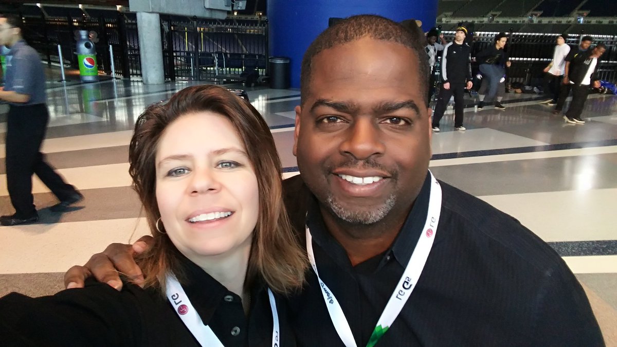 Sprint2072's tweet photo. Having fun at Ford Field with Phil #LGG5DETROIT@teamfrance212@sprinttroy2072@chappysprint https://t.co/mstySLHcP6