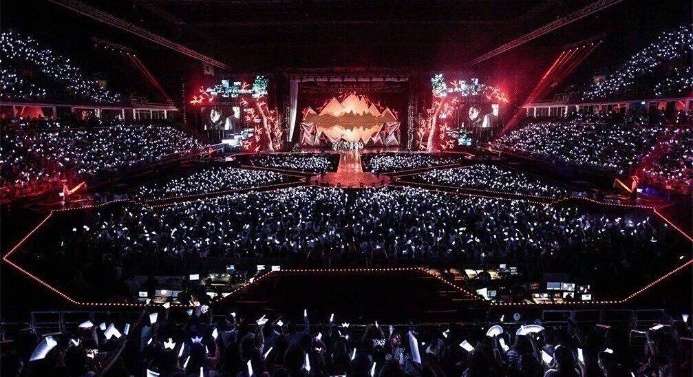 lavellasauce's tweet photo. Silver or Cosmic Latte

whatever you call it, one thing is for sure… This is EXO and EXO-Ls home ❤ #4YearsWithEXO https://t.co/zVNR1EokKL