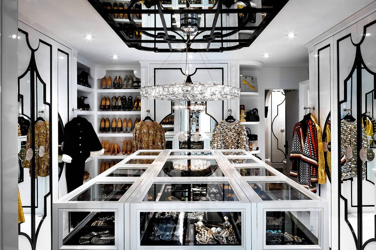 WSJRealEstate's tweet photo. "I collect things related to fashion." One homeowner's glittery gallery for haute couture https://t.co/1nueepsR9m https://t.co/woPGjxL0DK