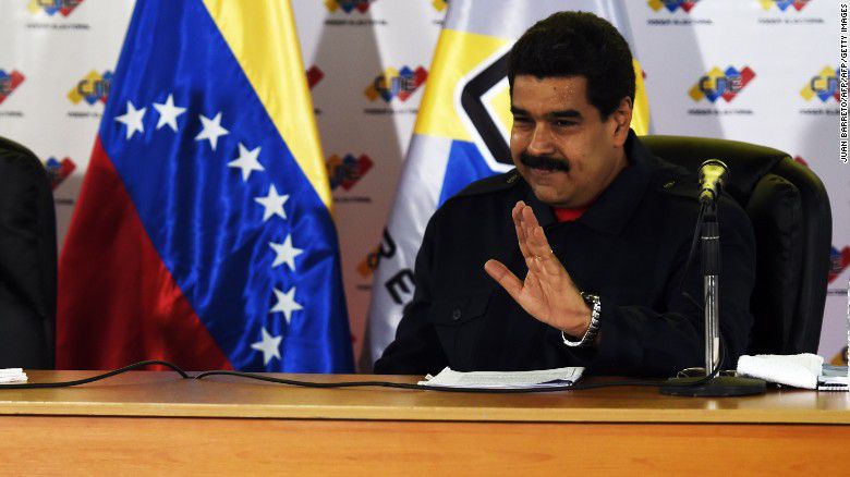 CNNEE's tweet photo. ¿Crees que no trabajar los viernes –como propone Maduro– ayudará a ahorrar energía? Vota: 
https://t.co/IgyNpPgKm1 https://t.co/XQV9c3jkY4