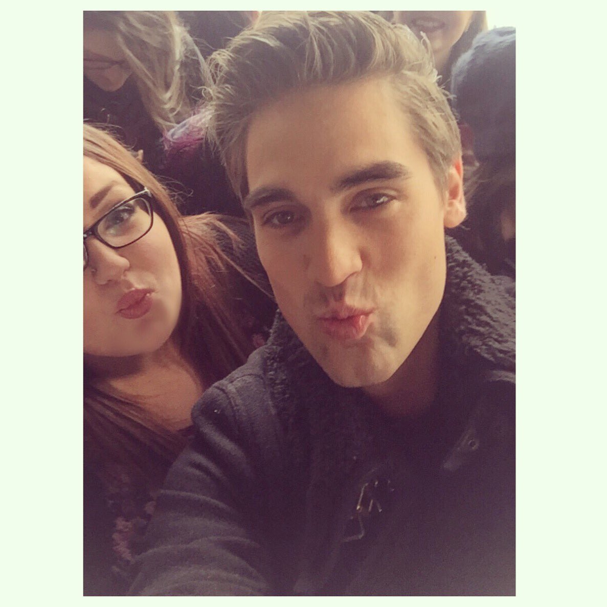 ChlooLangdon's tweet photo. such a good day, well worth the wait😬🐷🚀 @Busted @mattjwillis @charliesimo @JamesBourne #PigsCanFly https://t.co/DKAhNZUMEJ