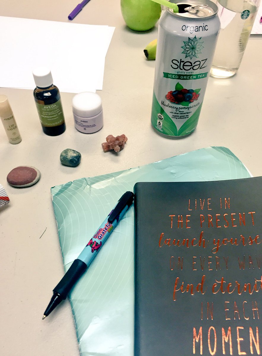 ReillyGabrielle's tweet photo. everyday class essentials #Aveda #KeepItSteazy https://t.co/S2OVm7R8V9