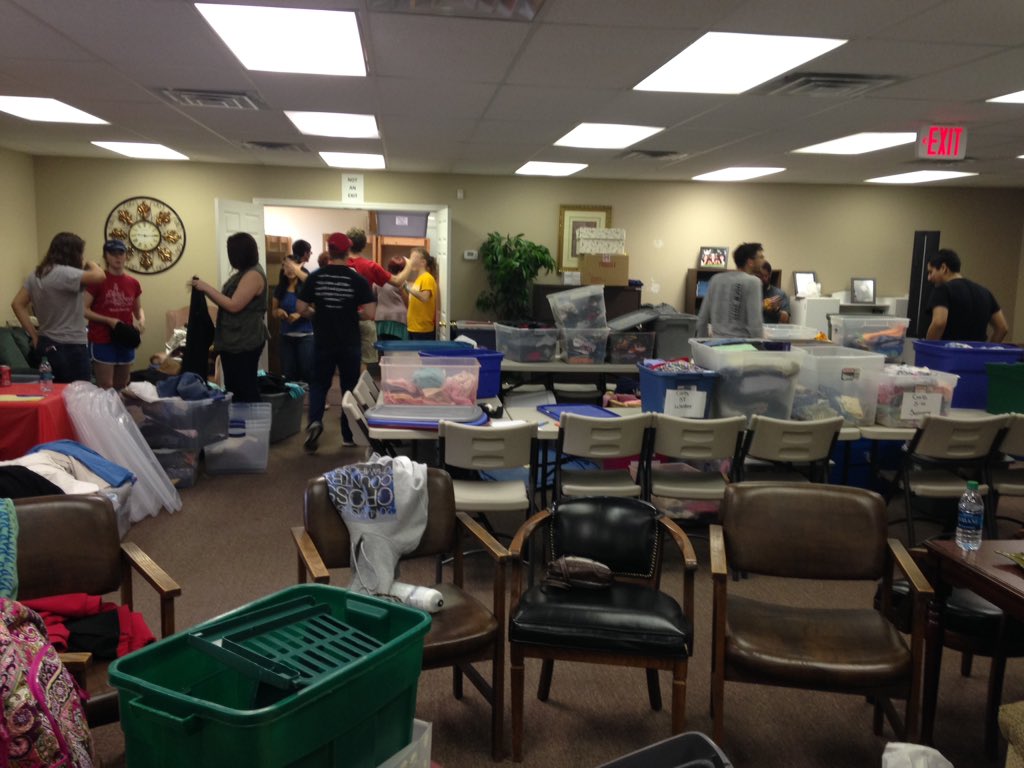TheAshCashMash's tweet photo. Service Day at Women's Center!! #bcsd2016 https://t.co/xcUJqY201y