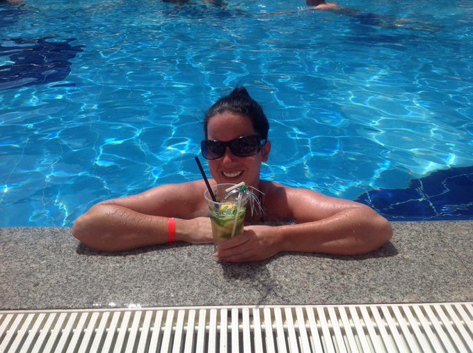 So l&auml;sst es sich aushalten, im Pool liegen und Mojito trinken 💦😎🍹 und ihr so? #sexy #Holiday #SweetMelli<a href="/tag/sexy"class="tags"><span>#sexy</span></a><a href="/tag/like"class="tags"><span>#like</span></a><a href="/tag/holiday"class="tags"><span>#holiday</span></a><a href="/tag/sweetmelli"class="tags"><span>#sweetmelli</span></a>