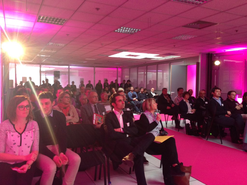 FTBrestPlus's tweet photo. Salle comble #meetupBT #lannion avec @Anticipa la filière numérique mobilisée pour porter ce label @LaFrenchTech https://t.co/npX6cs6niV
