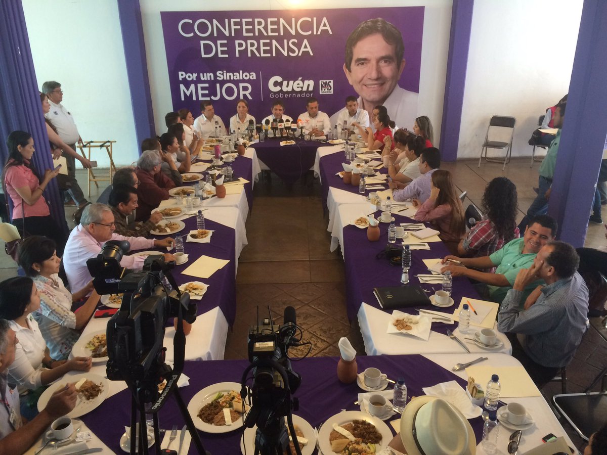 Robespierrelo's tweet photo. En conferencia de prensa con @melesiocuen contestando todas las preguntas de los medios de comunicación. https://t.co/vY4FEd8F4w