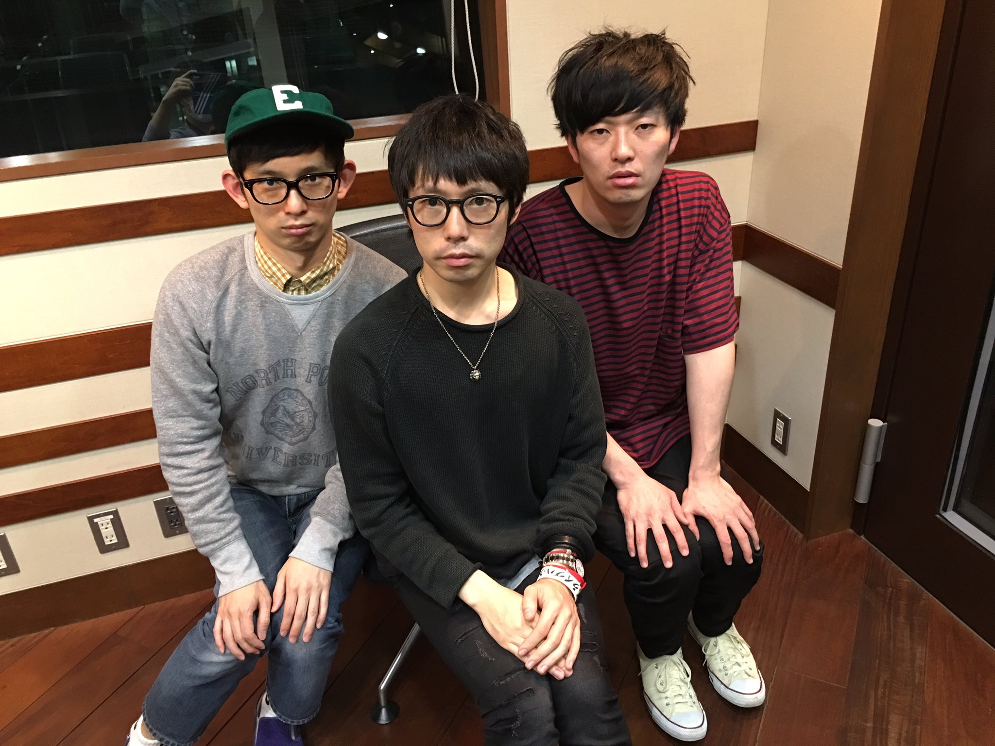 高橋優 真顔ver 笑 Schooloflock 椅子シェア T Co Yqr7fd7fiz 高橋優 真顔ver 笑 Schooloflock 椅子シェア T Co Yqr7fd7fiz