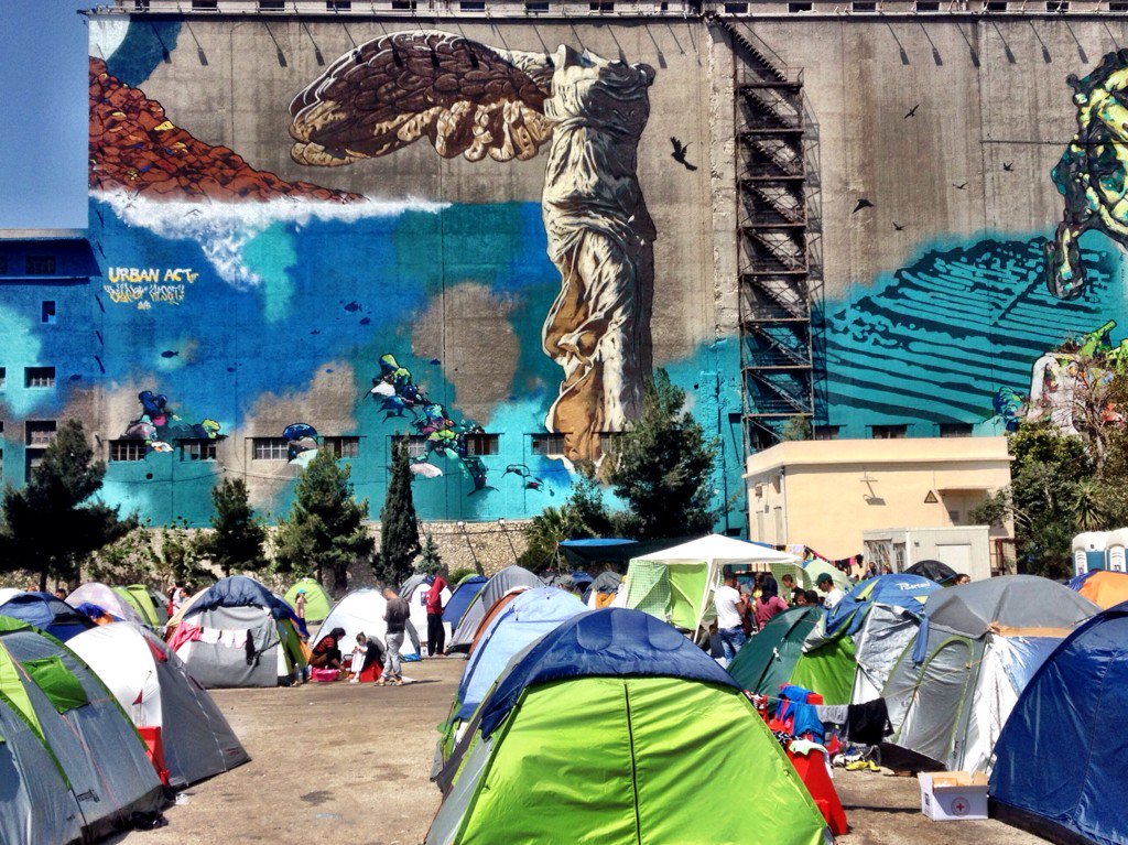 Qué contraste entre la idea humanista que creamos desde la Grecia clásica y la realidad del #Pireo! #VergUEnza