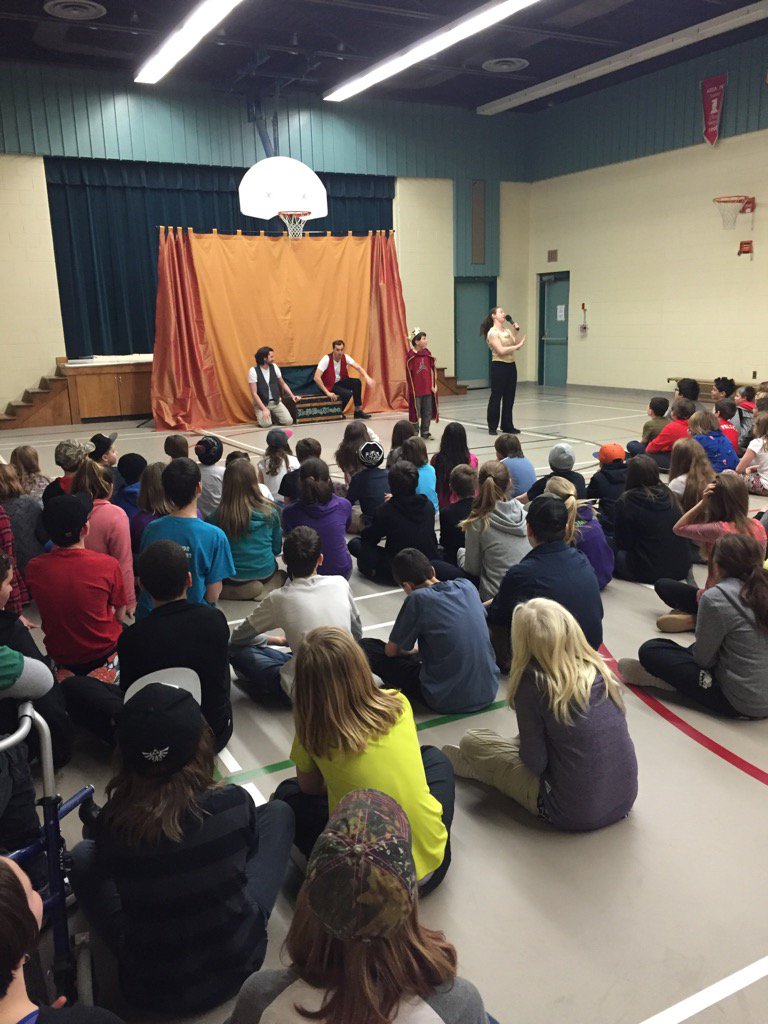 Dufflebag Theatre engaging students in French