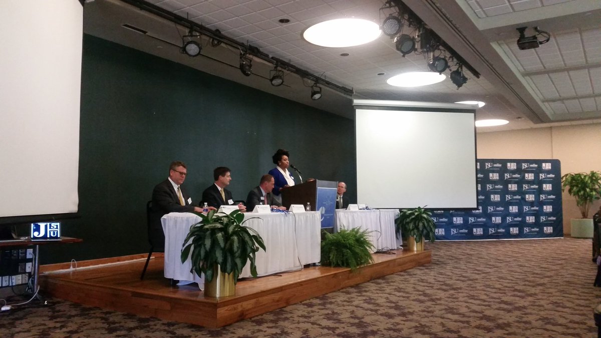 ACoggins_JSNN's tweet image. Tesha Crouther, transfer student opens the next panel discussion featuring General Managers #SJMSConference2016