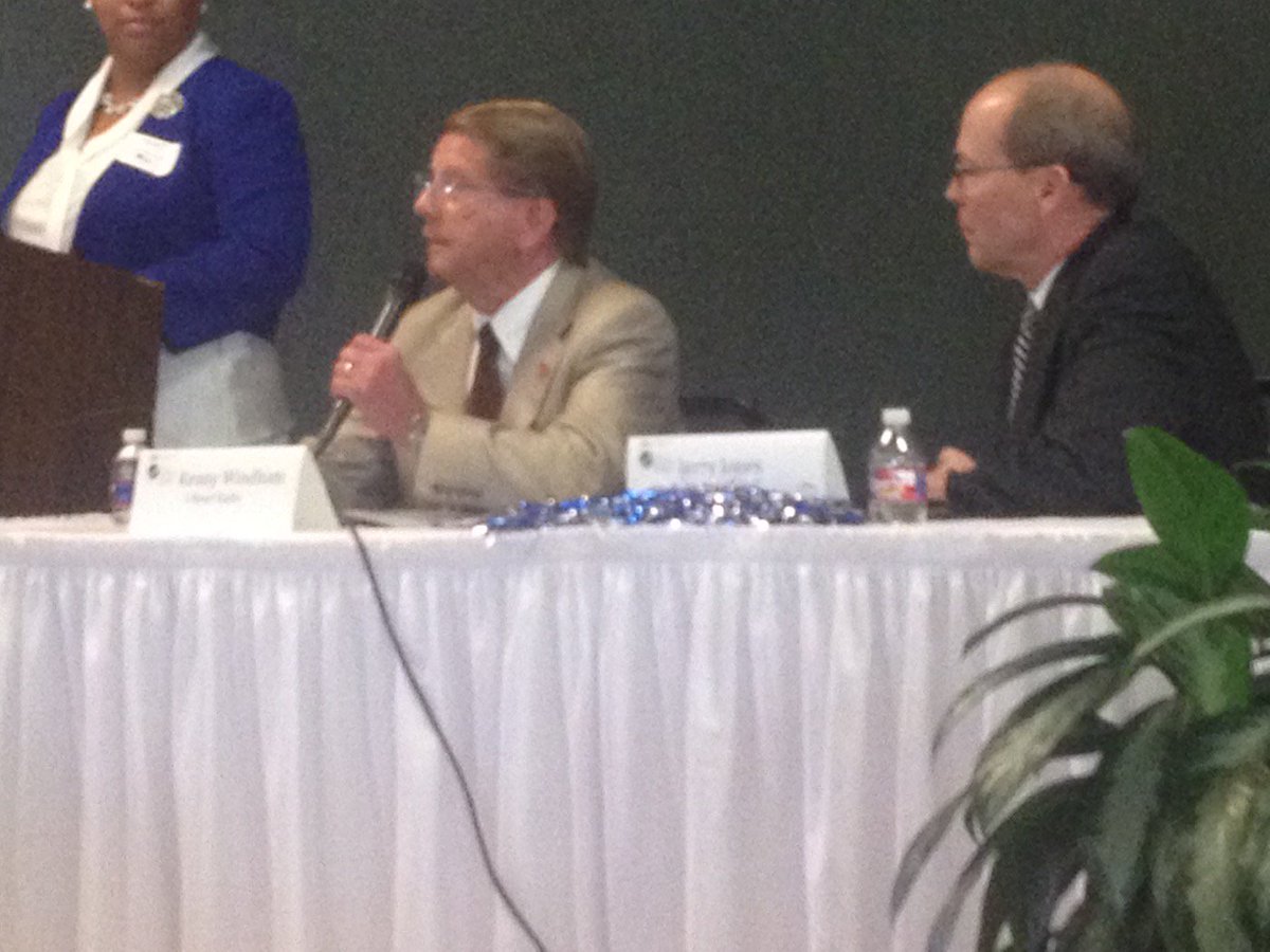 ojones_jsnn's tweet image. Kenny Windham  discusses his job at I-Heart Radio. #SJMSConference2016