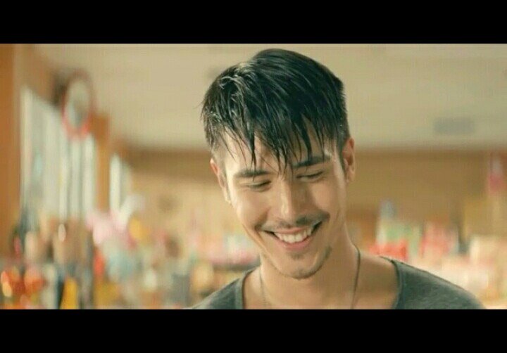 princessbuzz13's tweet photo. masih gangerti kenapa gue suka banget banget banget sama cowo di iklan coca cola ini.

Astaghfirullah godaan banget💋 https://t.co/j42rwERVhW
