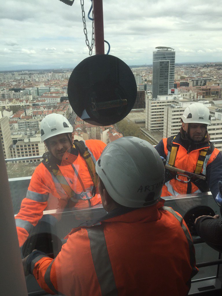 Impressionnant chantier du 22e étage de la tour InCity à #Lyon. La suite ce soir sur #France3 édition Grand Lyon