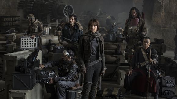 usatodayent's tweet photo. There's a new #StarWars trailer for your viewing pleasure! Get your first look at #RogueOne: https://t.co/eE6cgt6MCU https://t.co/Y2S8zTrRXJ