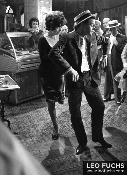 leofuchsarchive's tweet photo. Jack Lemmon and Shirely MacLaine dancing on set of "Irma la Douce" (1963).

Billy Wilder loved Marilyn Monroe's per… https://t.co/wByohtx3uA