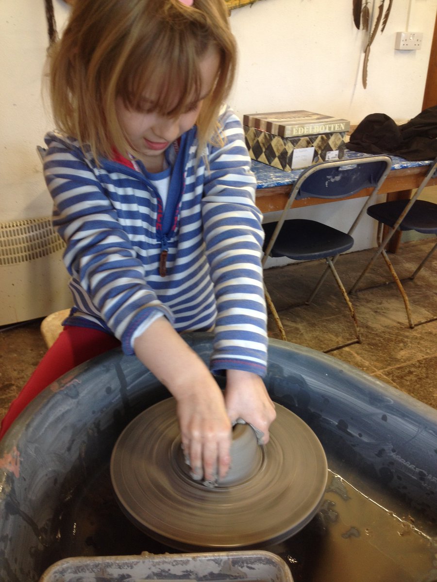 ragtagarts's tweet photo. A great messy morning at the Arty Pants, Pots and Snails what more do we need? https://t.co/5IbjJAysI6