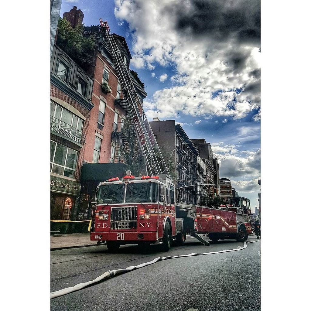 AFireStation's tweet image. Found this cool photo, not mine The sky is no limit ! #Ladder20 ooerating during a 10-77 in #EastVillage last year.…