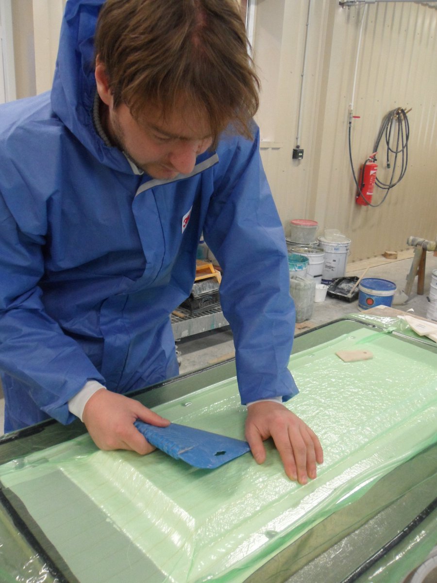 CompositeHUB's tweet photo. Hands on learning experience in Estonia - lamination https://t.co/CLHUdKFZWF