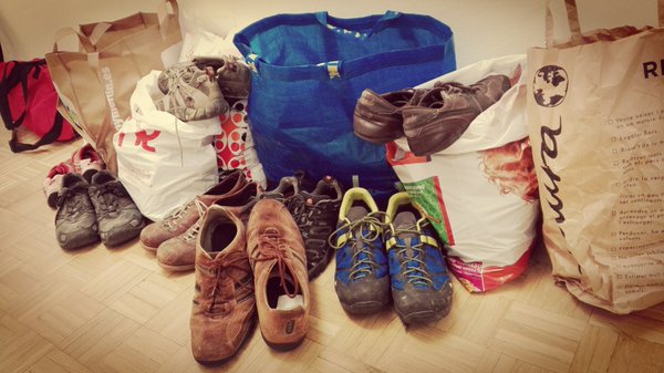 CUPBarcelona's tweet photo. #MicroAcció 👡 👢 👟
➡ Ja ens han arribat les primeres sabates per aquesta tarda!
17.30 hores / Plaça de Sant Miquel https://t.co/qwGA2Guqe2