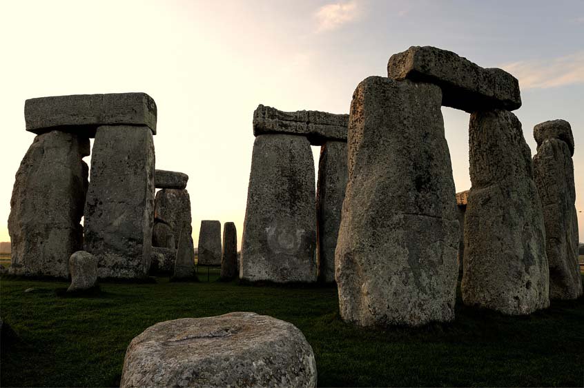 EnglishHeritage's tweet photo. One of the wonders of the world, @EH_Stonehenge is an awe-inspiring place https://t.co/zJFeK4o9yR https://t.co/WN602OYKgw