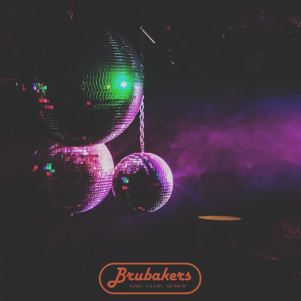brubakersdlk's tweet photo. Brubakers open 7 days a week.#whiskeybar #ginbar #cocktailbar #2clubs #2sounds #1venue #Clubmusic #70s80 #livemusic https://t.co/TjiLuhjliy