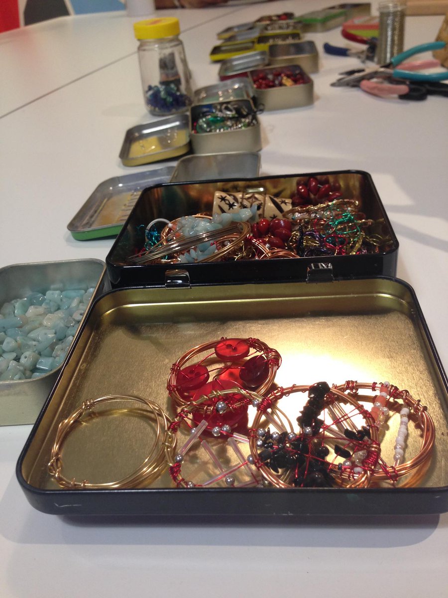 PinchMoments's tweet photo. Getting together with friends for a jewelry making session with Alice! https://t.co/Bl5HUgNWzs