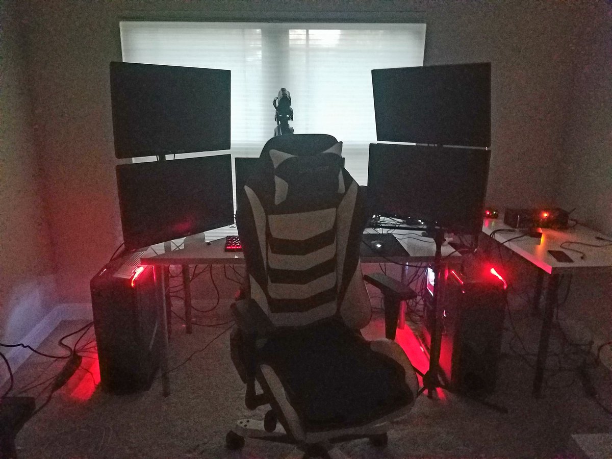 nmplol's tweet photo. Redid my set up. Looks like I have two monsters next to my desk. It's because I do. @nzxt phantom 820's are sick. https://t.co/WerEfYHVTp