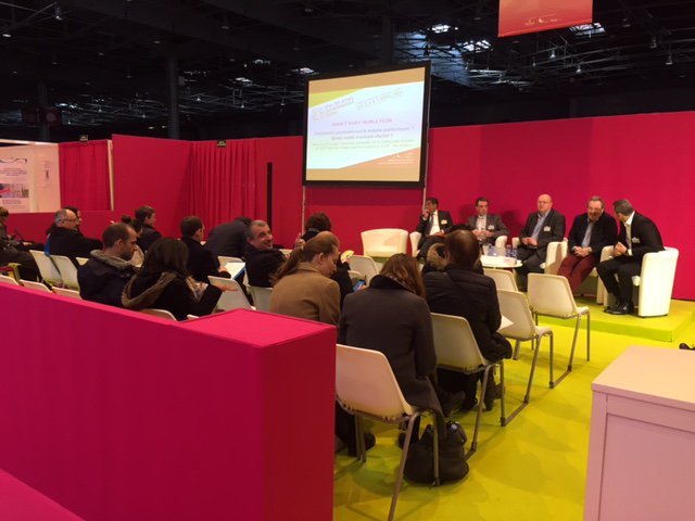 Synertrade_Fr's tweet photo. Échanges passionnants à la table ronde #eAchats du #SAET2016 ! https://t.co/pDkex6gE3a