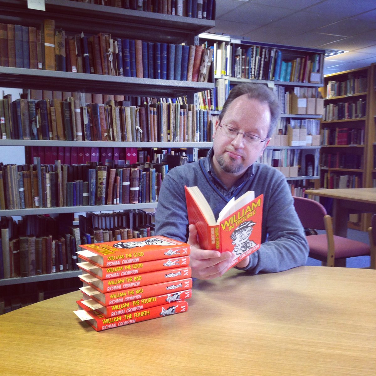 UR_Library's tweet photo. Mark Preston from @GoldsmithsLib came to see us today. He rather liked our #justwilliam #books ! #libraries https://t.co/MEYgjYRHXO