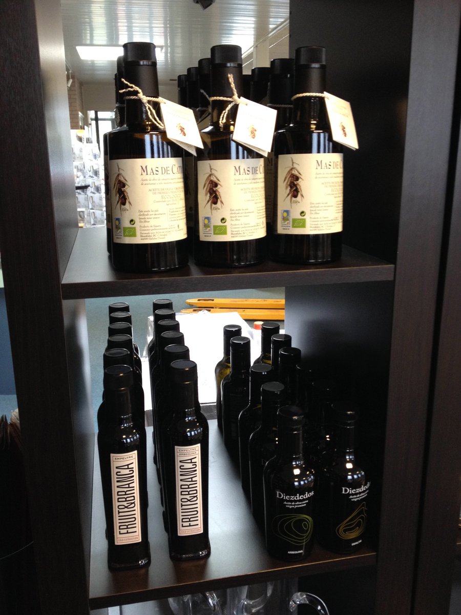 Nieuw in ons assortiment; de olijfolie van Sabores. Heerlijke olie, vol van smaak en fantastisch bij en in gerechten