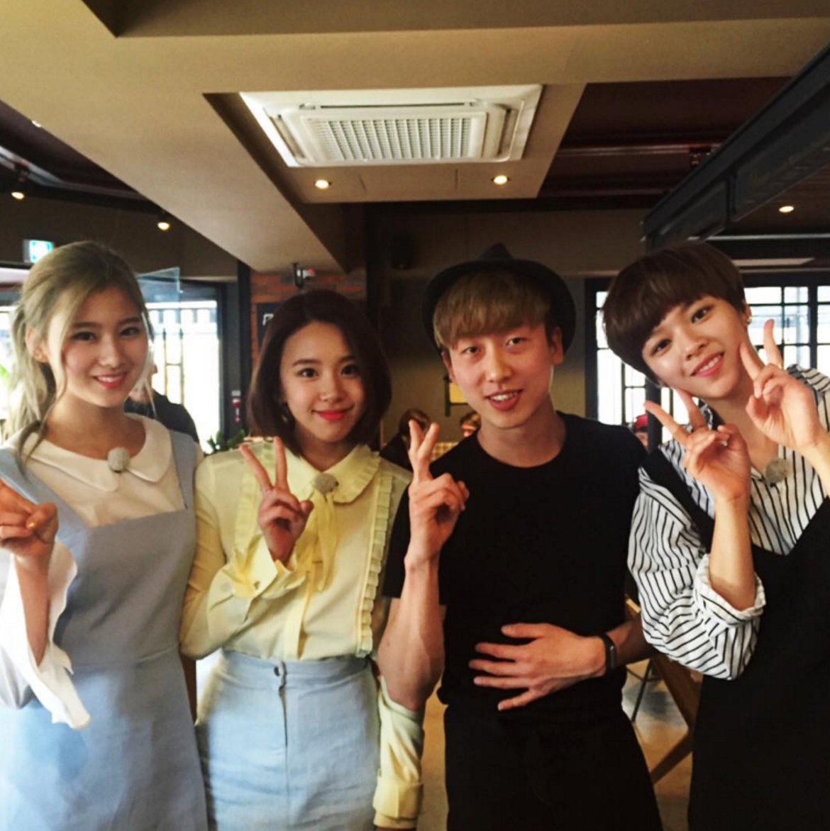 TEAM_TWICE's tweet photo. [PIC] 160407 #TWICE160407  Sana, Chaeyoung and Jeongyeon in 11.18j's Instagram update

https://t.co/xCvVZBh6TB https://t.co/BKJ9DXLIXc