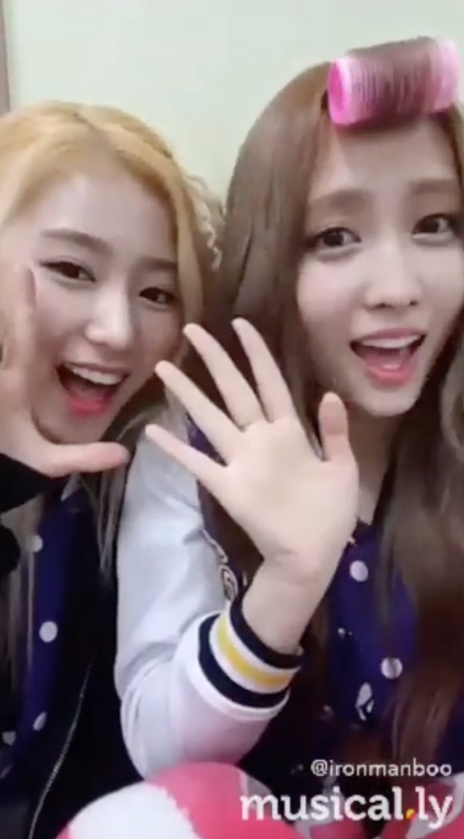 TEAM_TWICE's tweet photo. [VID] 160407 #TWICE Sana and Momo in musical.ly_korea's Instagram Update

Watch it here: https://t.co/lgqWS1wSwv https://t.co/2BCFwXJ6AY