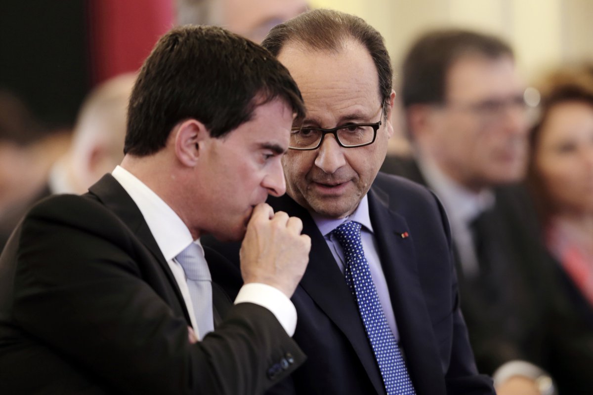 plolitique_'s tweet photo. -manuel on est d'accord que dormir debout c impossible
-bah oui
-bah ils font quoi la nuit place de la république? https://t.co/WSZOvRvnRI