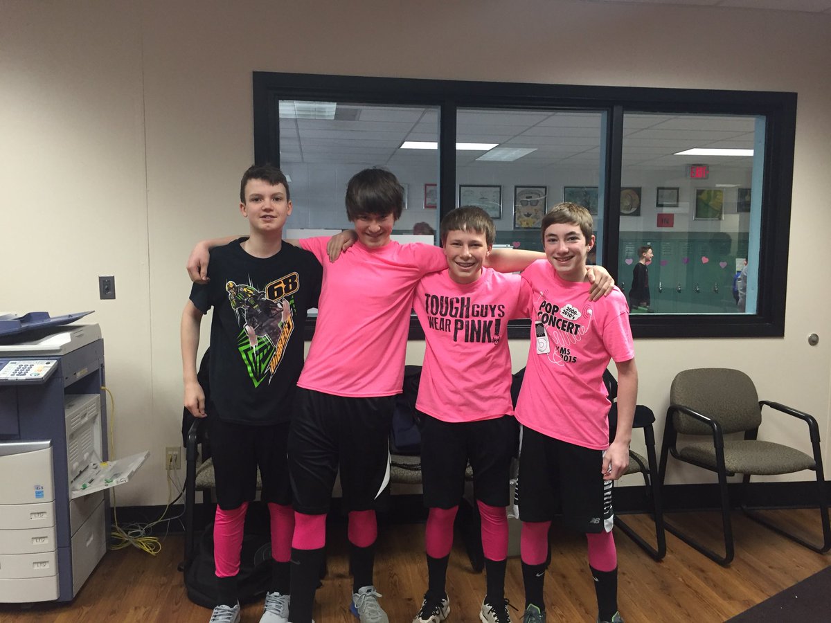 JulieSkelt's tweet photo. Showing off our pink today for Mrs. Johnson! #ksdpride https://t.co/YVE1W71zQz