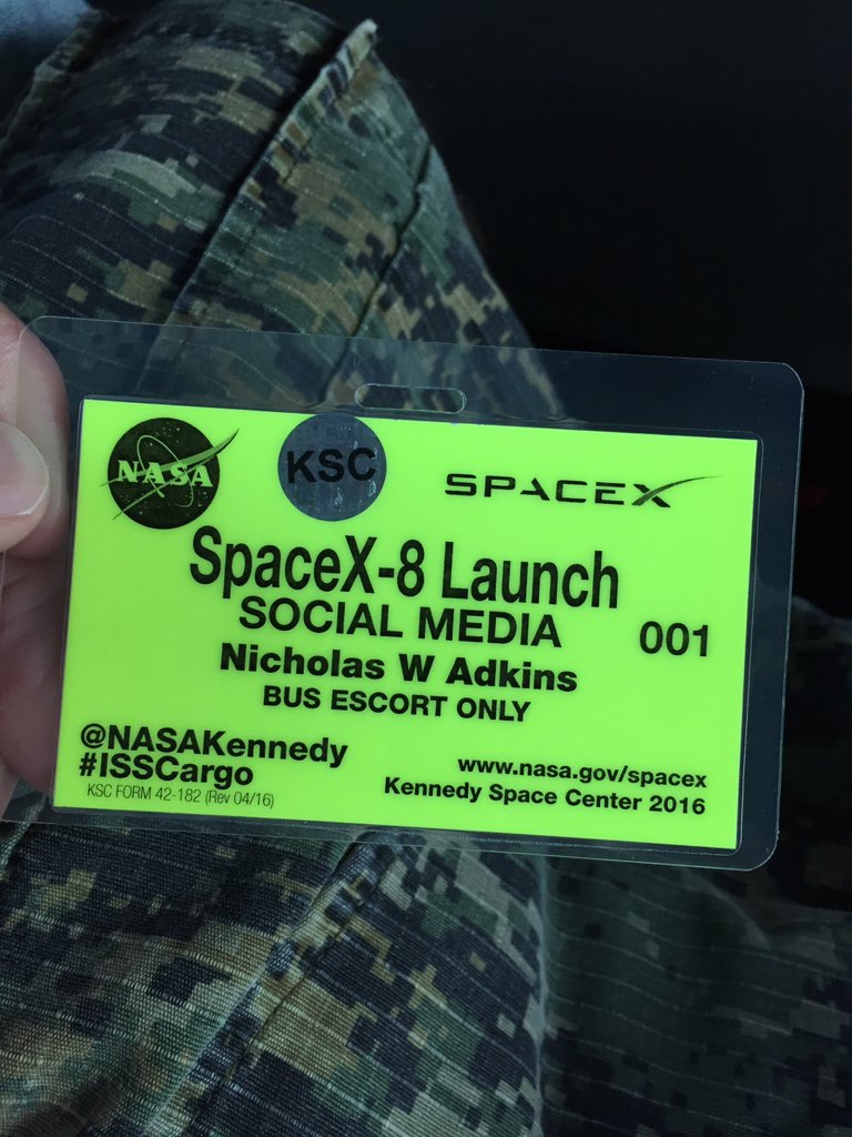 nickisnpdx's tweet photo. go time @NASASocial @NASAKennedy @AstroMcBride @jamcbride @spacex #NASASocial 🚀 #NASA #ISScargo https://t.co/AfyMpeNjl7