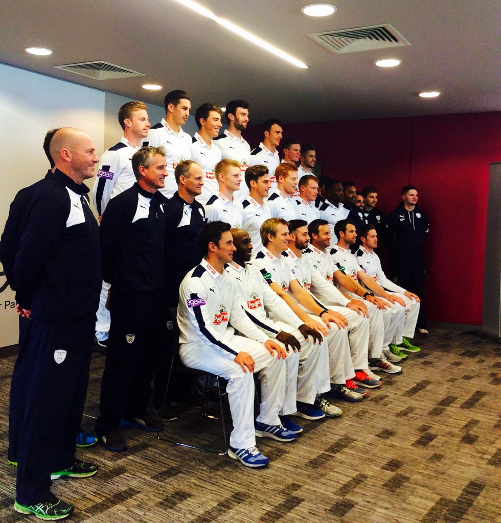 hantscricket's tweet photo. Cheeeese. The group shot (we're doing it inside) #pressday https://t.co/UKTopvQ0uP