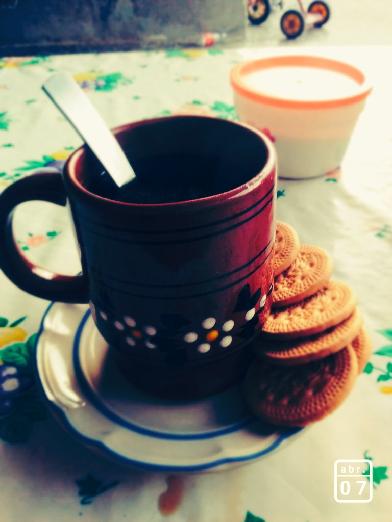 zabditorres28's tweet photo. Bebiendo un rico cafe https://t.co/sUHKMAzXHq