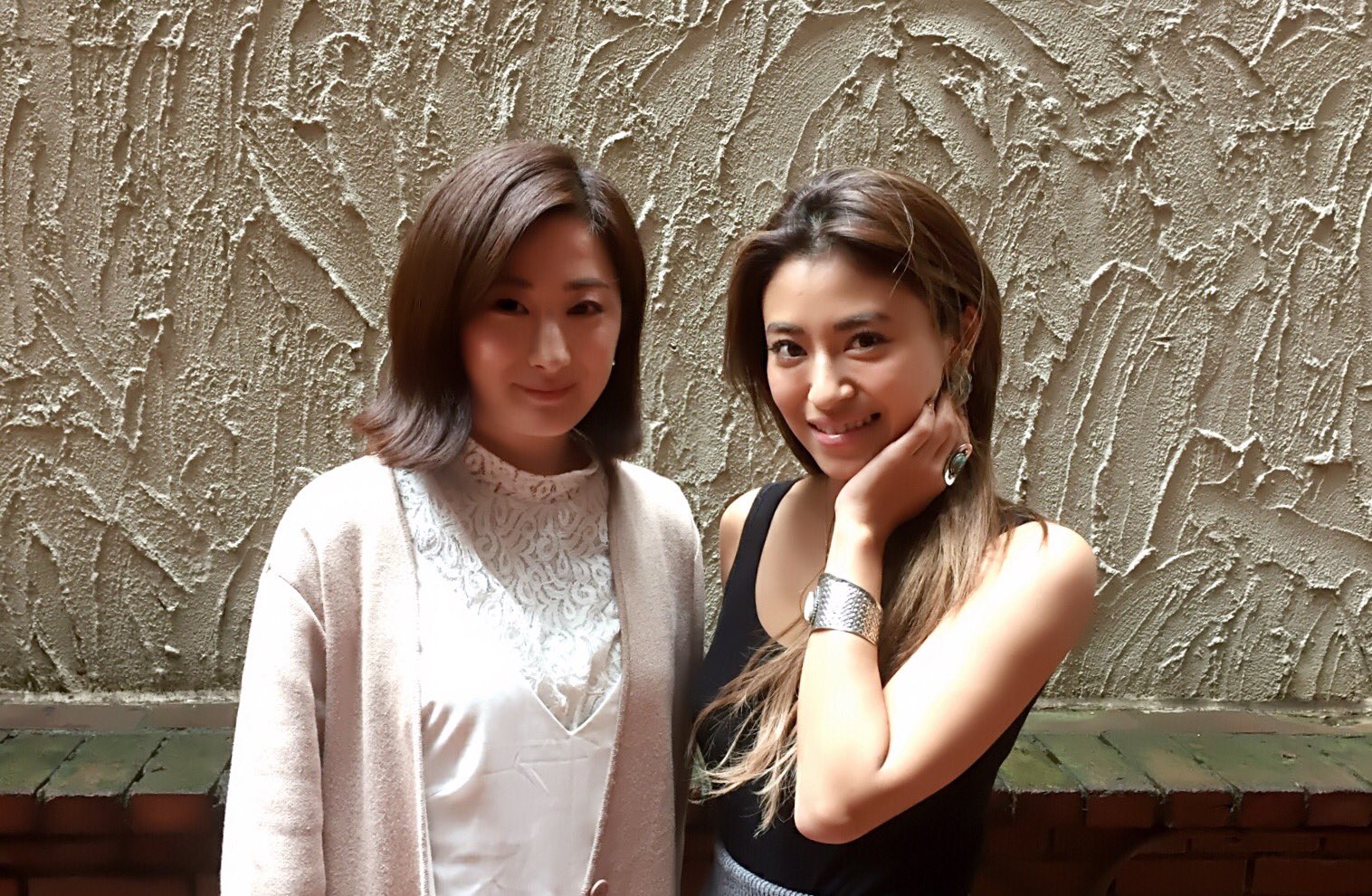 乾亜由美 No Twitter 山中美智子さんともお会いできて お美しい限りでした 小麦色に焼けられてもシミ一つない美肌で 流石美意識が高い方だなと感心しました ๑ ᴗ و T Co Uehmqrfxzu Twitter