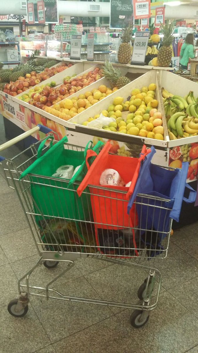 bolsanovaarg's tweet photo. Salimos de compras con las BOLSANOVA al súper. Muy pronto las vas a poder llevar vos @albertolotuf @jrboasso https://t.co/Olsg3nhRlx