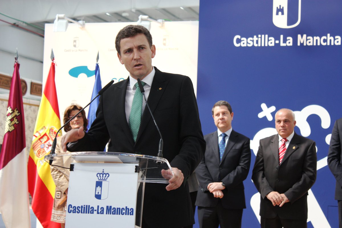 eurocajarural's tweet photo. @cajaruralCLM apoya la XXIII #FERMACAM en #Sonseca y traslada su compromiso con los empresarios del mueble https://t.co/lij9okMxEF