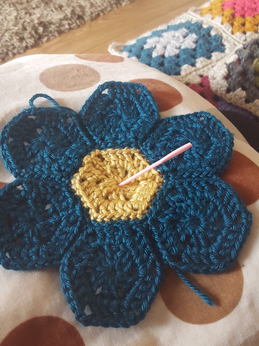 LilPocketFox's tweet photo. Having fun making these little hexie flowers at the moment :) !! #crochet #flower #hexies #spring https://t.co/FCFpdS0jij