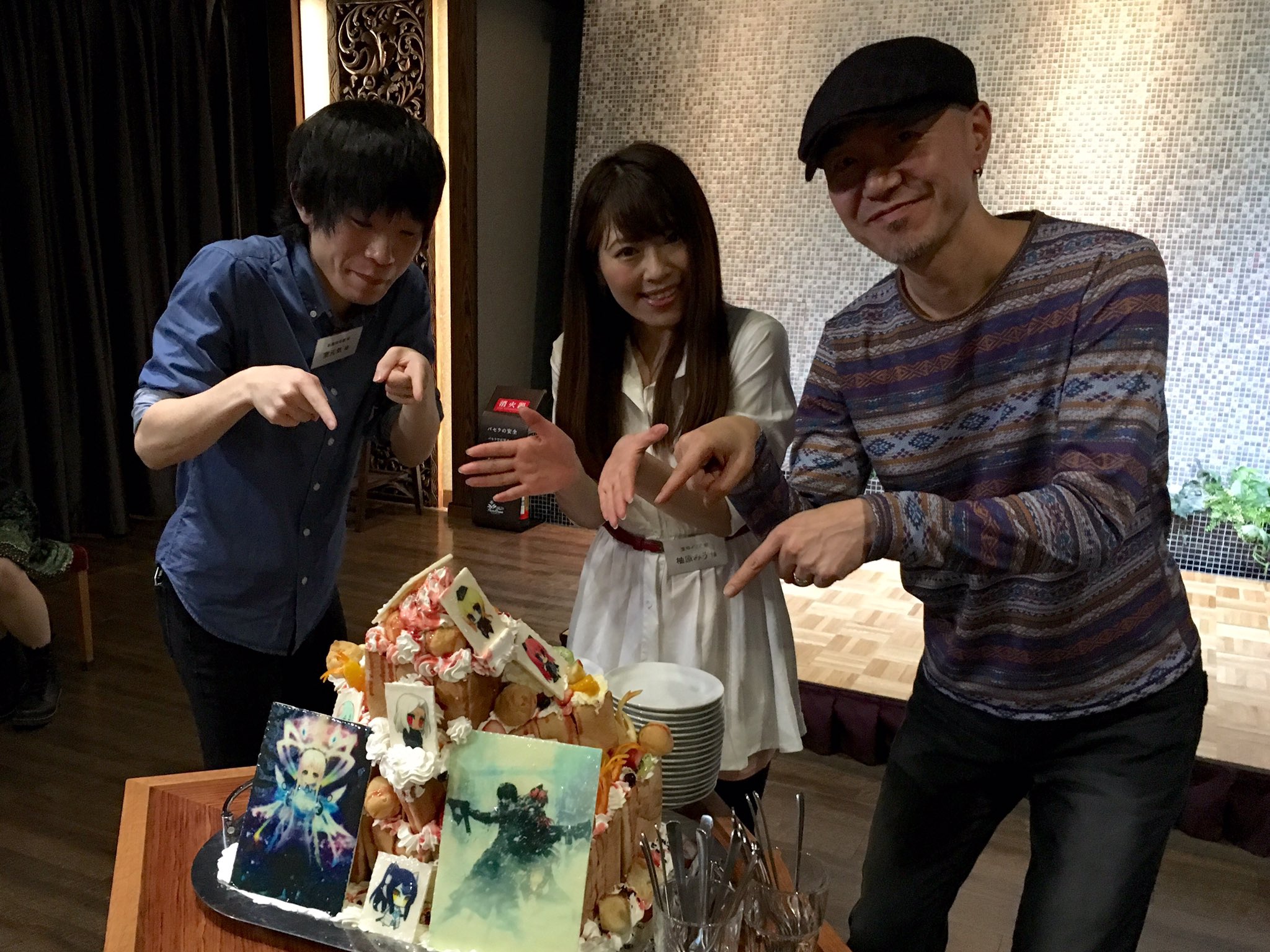 でじたろう ニトロプラス 早雲役の室元気さんと宝形イリア役の柚原みうさんと パセラさん特製凍京necroハニトータワーで記念撮影 またご一緒にニコ生でバカなことやりたいです T Co B2c0lu09iu Twitter