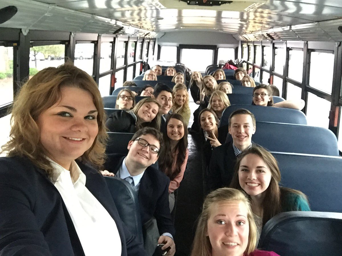 JHSYLA's tweet photo. Bus Alpha ready to go! #YIG2016 https://t.co/9CfdAeCRXB