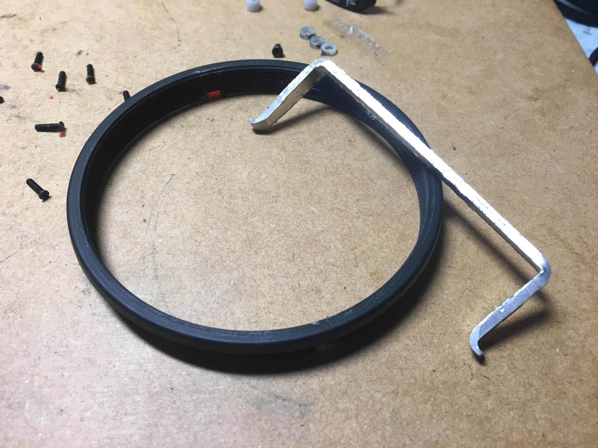 Baroque もう無理です 内側カニ目レンチ 制作時間3分の自作工具 他の人はどうやって外してるのかなーって調べてみたら 外人さんは 1 外れないから根本ぶった斬る 2 外す 3 新しい部品を買ってくる てなってて流石と思いました まる T Co